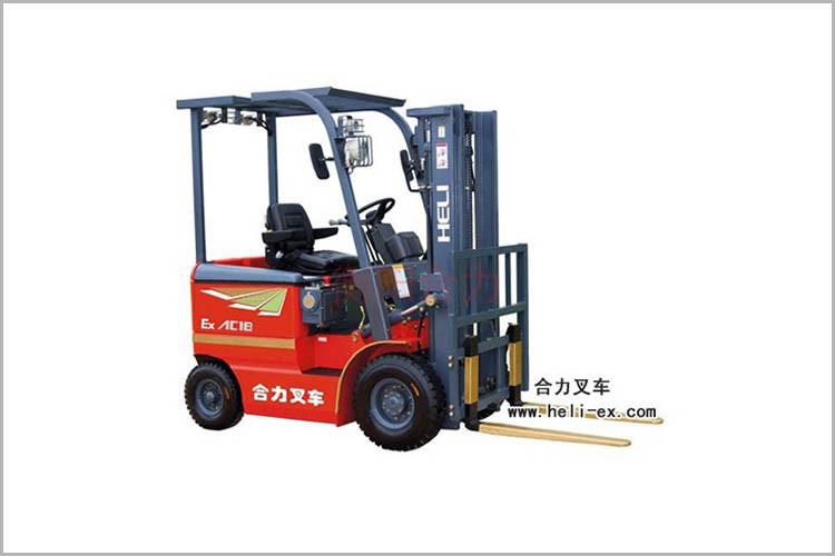 濟(jì)寧叉車工作后需要將貨叉降置地面，門架要回復(fù)原位(正中垂直)，目的是為了讓液壓系統(tǒng)獲得卸荷保護(hù)